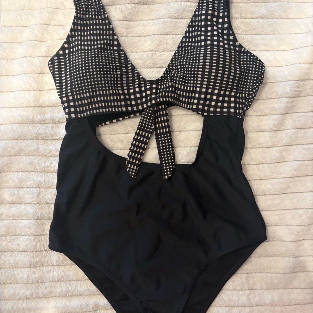 Vero Moda Black and White One Piece Swimsuit